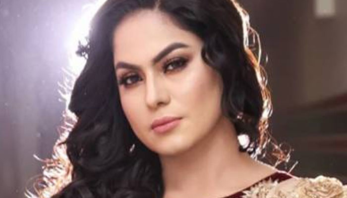 government-should-have-dress-code-boundaries-for-showbiz-says-veena-malik