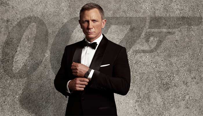 Fans rush to cinemas to catch Daniel Craigs last James Bond movie No Time To Die