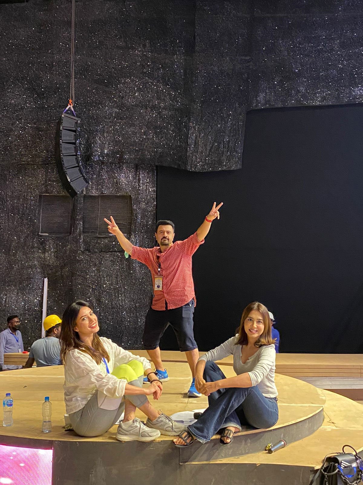 Ahmad Ali Butt poses with Mehwish Hayat at the Lux Style Awards 2021 rehearsals. Photo: Eleen Bukhari