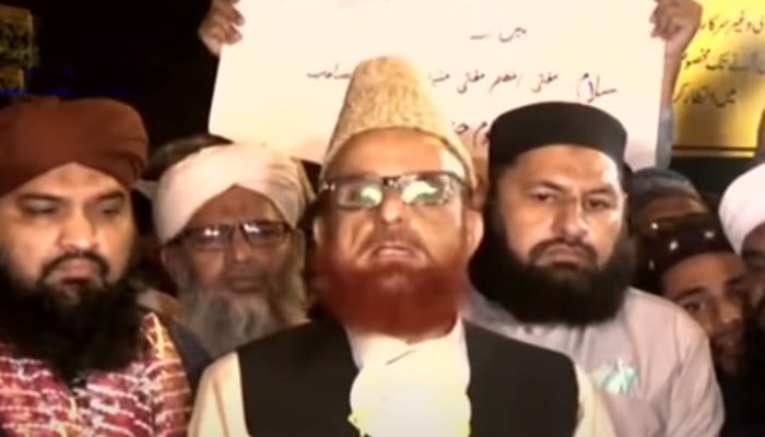 مفتی منیب نے ٹی ایل پی کی جانب سے فرانسیسی سفیر کو ملک بدر کرنے کی تردید کی۔