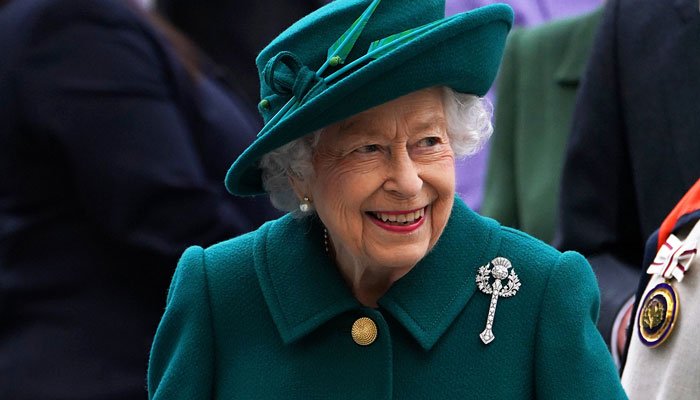 Queen might spend Christmas alone but royal family will not allow it