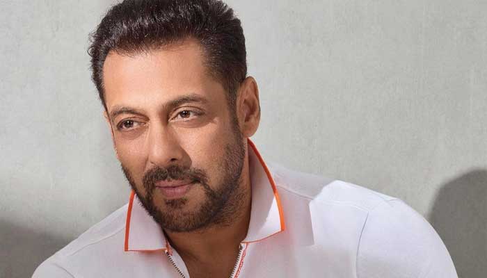 Salman Khan rushed to hospital after bitten by a snake