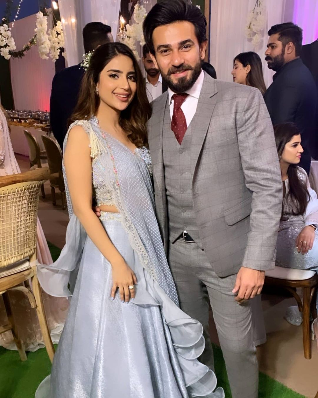 Mariam Ansari glitters in day-time wedding reception: Watch