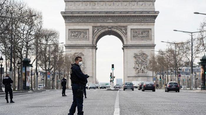 Wearing face mask outdoors is mandatory in Paris