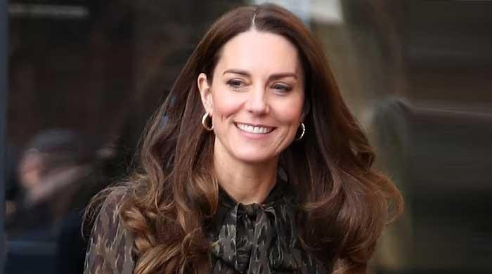 Kate Middleton spellbinds onlookers as she steps out in stunning outfit