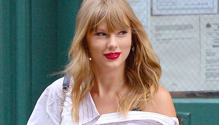 Taylor Swift obsessed fan crashes her in her NYC apartment