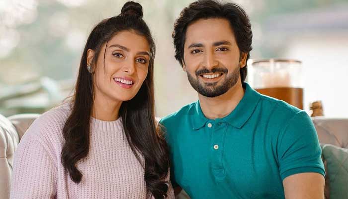 Ayeza Khan, Danish Taimoor struggle to get the ‘perfect couple goal click in shoot: See