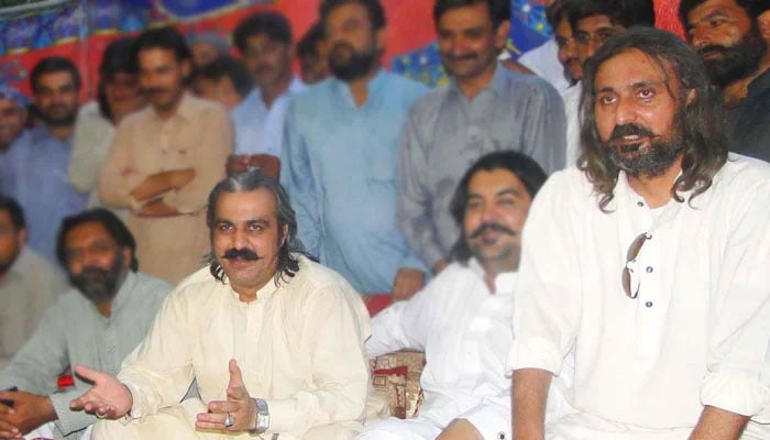 The Election Commission of Pakistan disqualifies Umar Amin Gandapur from contesting LG polls. Photo: file