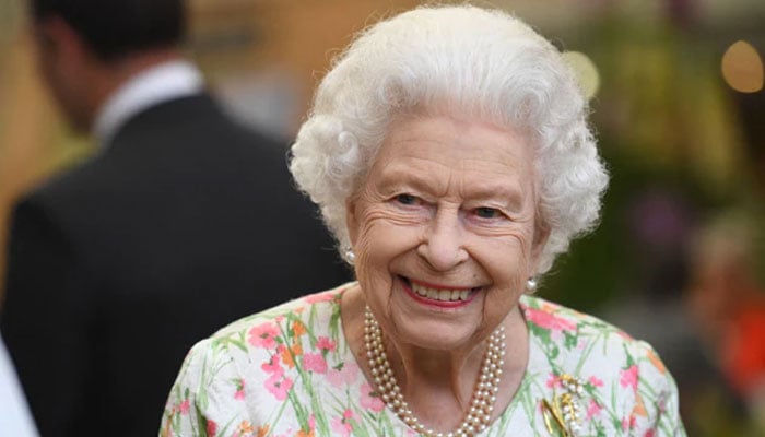 Queen Elizabeth always carries black outfit during trips for this reason