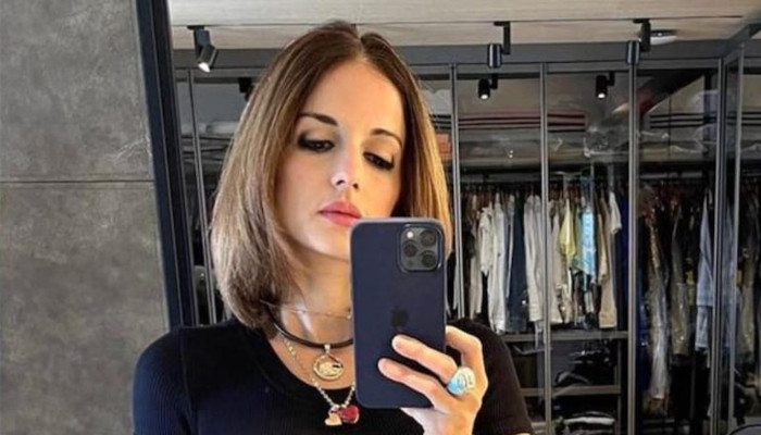 Sussanne Khan flaunts casual and cool style for the weekend, posts new mirror selfie