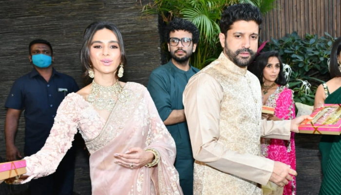 Farhan Akhtar and Shibani Dandekar marked their first appearance as a married couple with a sweet gesture