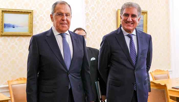 Russian Foreign Minister Sergey Lavrov (L) with Pakistani counterpart Shah Mehmood Qureshi. — AFP/File