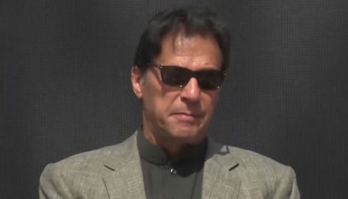 منحرف وزیراعظم عمران خان کا کرپٹ مافیا کے خلاف جنگ جاری رکھنے کا عزم