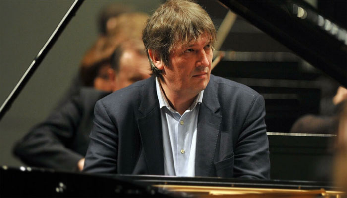 Russian pianist calls for power to be cut to Kyiv