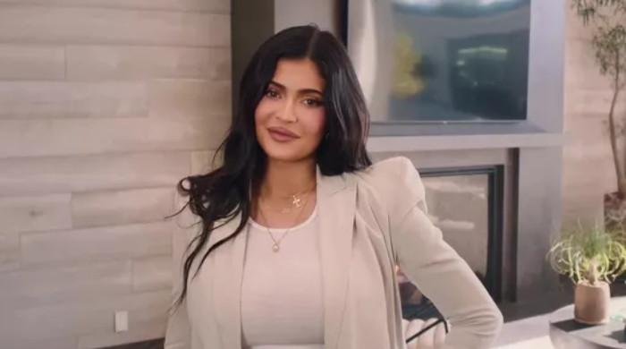 Kylie Jenner turns ‘cool mom,’ flaunts style in thigh-high boots, see ...