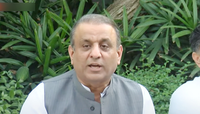 PTIs disgruntled member of Punjab Assembly Aleem Khan addressing a press conference in Lahore, on April 4, 2022. — YouTube/HumNewsLive