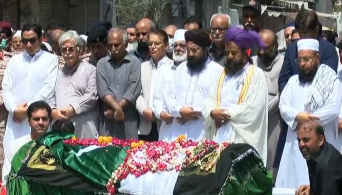 Mother of orphans' Bilquis Bano Edhi buried in Karachi