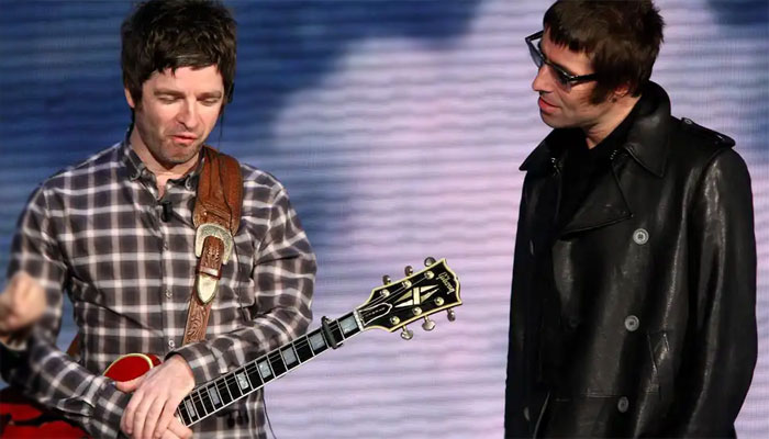 Guitar that broke ‘Oasis’ up for auction in Paris