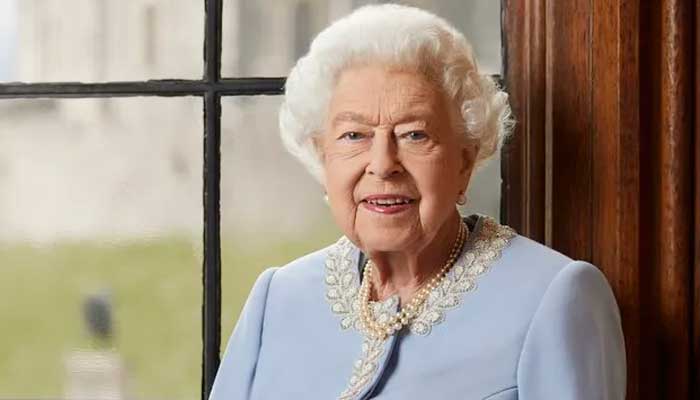 Queen Elizabeth holds in-person meeting with new Cabinet members