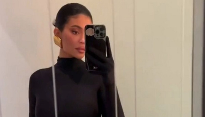 Kylie Jenner Shows Off Her Killer Curves In Latest Snaps Leaves Fans Amazed 