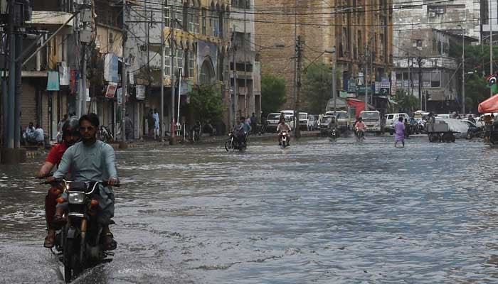 کراچی میں آج سے مون سون بارشوں کا نیا سلسلہ شروع ہونے کا امکان ہے۔