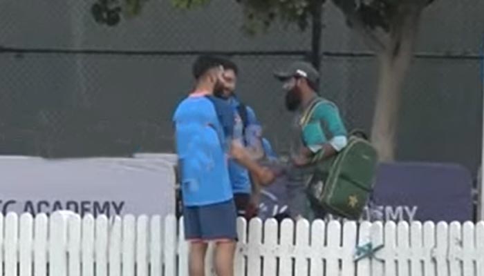 Indian batter Virat Kohli (L) shakes hand with Pakistans coach Mohammad Yousuf. — Screengrab/YouTube/PakTV