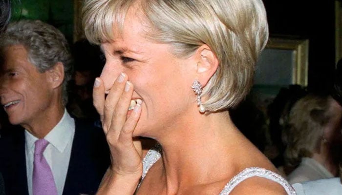 Giggling Princess Diana became a man to smuggle into a nightclub