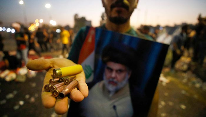 بغداد میں صدر کے حامیوں کے سرکاری محل پر دھاوا بولنے کے بعد جھڑپوں میں 8 افراد ہلاک ہو گئے۔