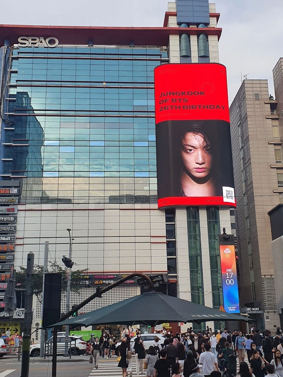 BTS birthday boy Jungkooks billboards, ads lighten up Seoul