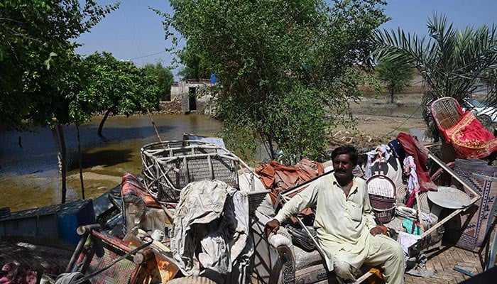 سیلاب کی تباہ کاریوں سے نمٹنے کے لیے امدادی سرگرمیاں جاری، ہلاکتوں کی تعداد 1300 کے قریب پہنچ گئی