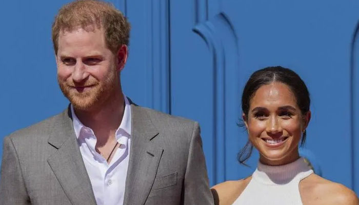 Angry Prince Harry keep his eyes down without Meghan Markle