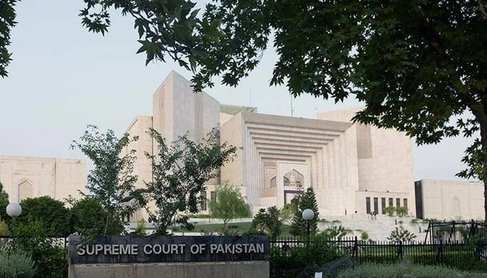 SC judge questions Imran Khan for not objecting to NAB amendments in NA