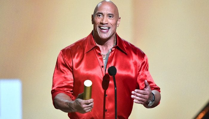 Dwayne Johnson The Rock Brushing His Daughter's Hair