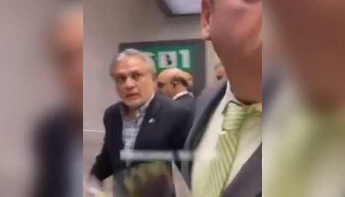 Unidentified man taunts Ishaq Dar at Washington airport