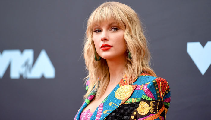 taylor-swift-reveals-upcoming-music-video-release-dates-for-midnights