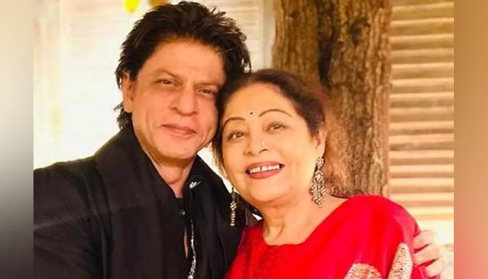 Shah Rukh Khan And Kirron Kher Melt Hearts With Heartwarming Photo At Diwali Bash