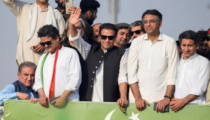 Live updates: All eyes on PTIs long march as Imran seeks snap polls