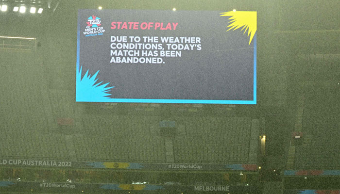 A digital screen displays news of the ICC men´s Twenty20 World Cup 2022 cricket match between New Zealand and Afghanistan has been abandoned due to weather at Melbourne Cricket Ground (MCG) on October 26, 2022 in Melbourne. — AFP