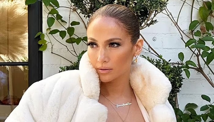 InStyle December 2018 – Jennifer Lopez – The Perfume Girl