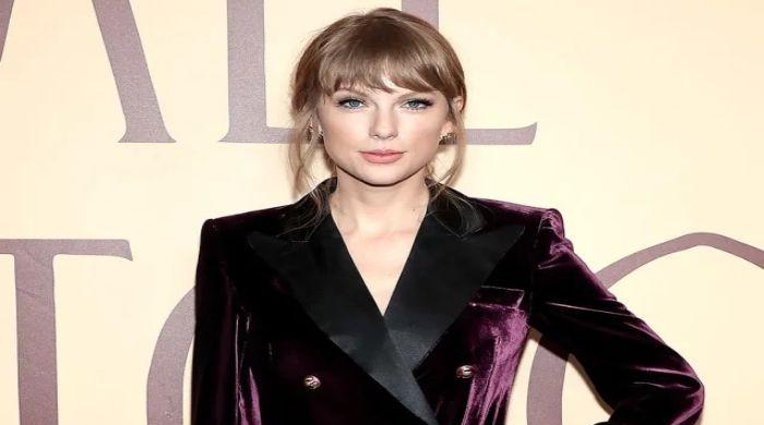 Taylor Swift Wins Big At MTV Awards