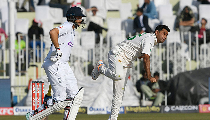 Pakistan´s Zahid Mahmood (R) bowls next to England´s Joe Root during the first day of the first cricket Test match between Pakistan and England at the Rawalpindi Cricket Stadium, in Rawalpindi on December 1, 2022. — AFP/File