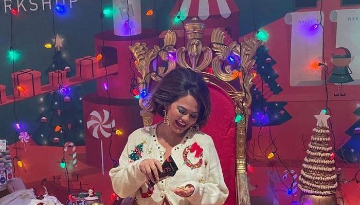 Chrissy Teigen, John Legend go ‘all out’ for Christmas: Photos