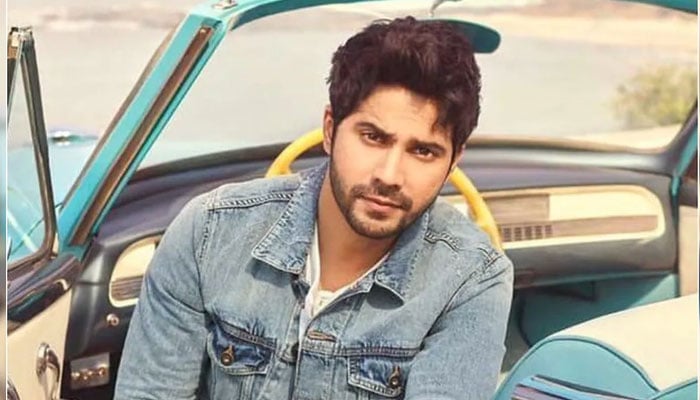 Varun Dhawan will be starring in Anees Bazmis upcoming comedy film Superhero