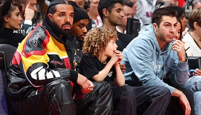 Drake, son Adonis have a blast at NBA game