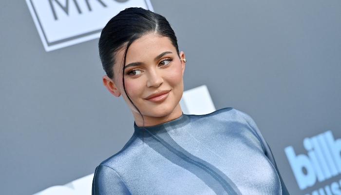 Kylie Jenner rocks bleached eyebrows transformation, see pictures