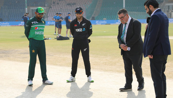 Pakistan captain Babar Azam (left) and NZ ODI skipper Kane Williamson look at the coin after the toss in first ODI in Karachi. — Twitter