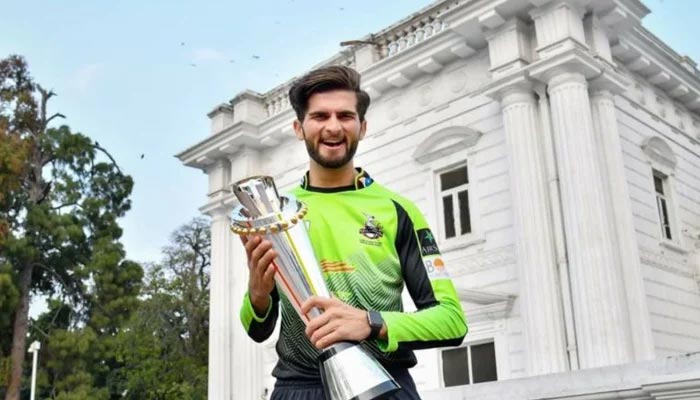 Shaheen Afridi poses with the PSL trophy — PCB