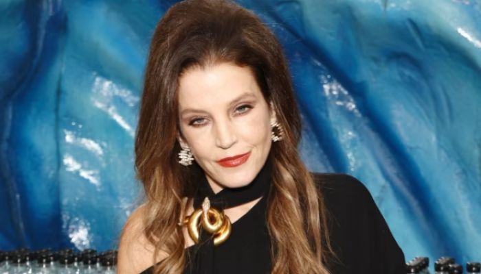 Hundreds of mourners gather to pay their respects to Lisa Marie Presley