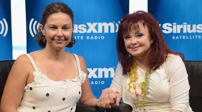 Ashley Judd says she 're-enrolled herself' in therapy after photos
