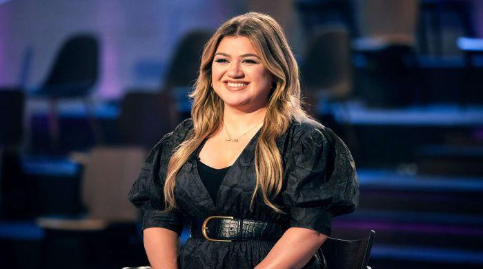 Kelly Clarkson shares about wardrobe malfunction and mishaps onstage